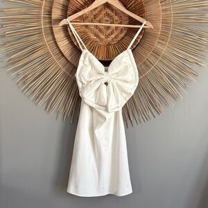 Dissh white bow dress size 2 NWT